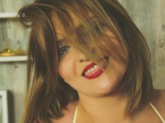 LuciaLue - female with brown hair and  big tits webcam at xLoveCam