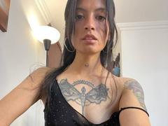 NiaWhitee - female with black hair webcam at xLoveCam