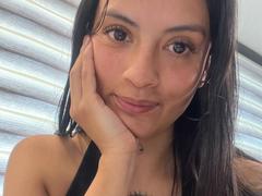 NiaWhitee - female with black hair webcam at xLoveCam