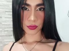 NiaaHills - shemale with black hair webcam at xLoveCam