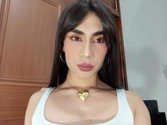 NiaaHills - shemale with black hair webcam at xLoveCam