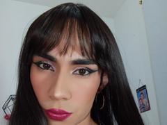 NiaaHills - shemale with black hair webcam at xLoveCam