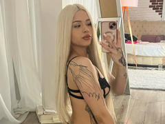 NickyBenz - blond female webcam at xLoveCam