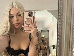 NickyBenz - blond female webcam at xLoveCam