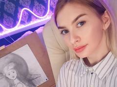 NicolMoon from xLoveCam