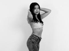 NicoleFoxe - female with black hair webcam at LiveJasmin