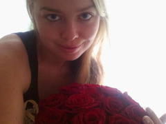 NicollePlays - female with brown hair webcam at ImLive