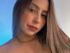 NicoleSweetyPie from xLoveCam