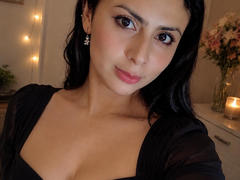 Nicolette_Vanderbilt - female with black hair webcam at ImLive
