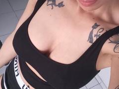 NikiCore - female with black hair webcam at LiveJasmin