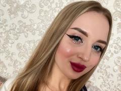 NikiaAningalan from xLoveCam