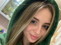 NikiaAningalan - female with brown hair and  big tits webcam at xLoveCam