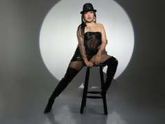 NikkiDean from xLoveCam