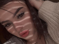 NikkiFley - female with brown hair webcam at xLoveCam