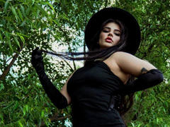 NikkiFley - female with brown hair webcam at xLoveCam