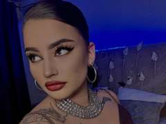 NikkiFley - female with brown hair webcam at xLoveCam