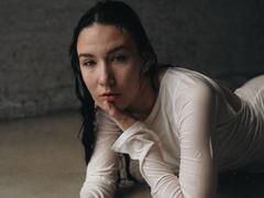 NikkiGoldX - female with brown hair and  big tits webcam at xLoveCam