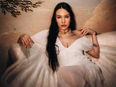 NikkiGoldX - female with brown hair and  big tits webcam at xLoveCam