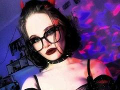 NikkiKisss - female with black hair webcam at xLoveCam
