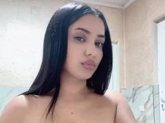 NikkyHunks from xLoveCam