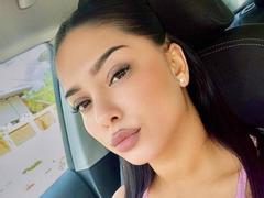 NikkyHunks - female webcam at xLoveCam
