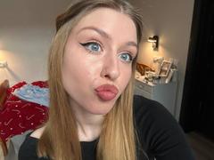 Nikollia - female with brown hair and  big tits webcam at xLoveCam