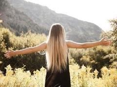 NillaPretty - blond female with  big tits webcam at xLoveCam