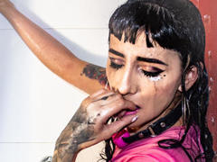 CoquinCherry - female with black hair and  big tits webcam at xLoveCam