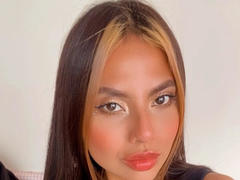 NinaDevillee - female with brown hair and  small tits webcam at ImLive