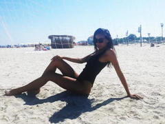 NinaCrystalX - female with brown hair webcam at ImLive