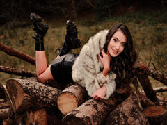 NinaCrystalX - female with brown hair webcam at ImLive