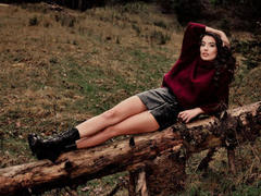 NinaCrystalX - female with brown hair webcam at ImLive