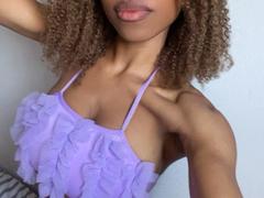 Ninah69 - female with black hair webcam at xLoveCam