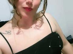 NoaFabbri - female with brown hair webcam at xLoveCam