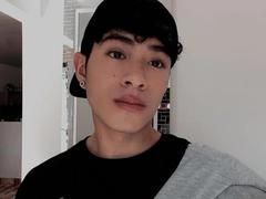 NoahJhoness - male webcam at LiveJasmin