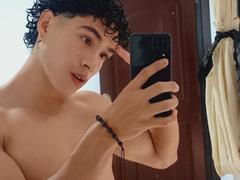 NoahJhoness - male webcam at LiveJasmin