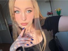 NoahSexy - blond female webcam at xLoveCam