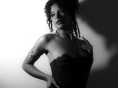 NoemiDawson - female with brown hair webcam at xLoveCam