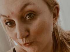 Noralina-hot - blond female webcam at xLoveCam