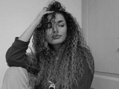 IngridI - blond female webcam at xLoveCam