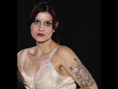 NovaNilla-hot - female with brown hair webcam at xLoveCam