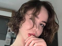 NylaDoore - female with brown hair webcam at xLoveCam