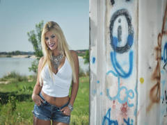 NynaShane - blond female with  big tits webcam at xLoveCam