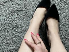 Olieri - female with brown hair and  small tits webcam at xLoveCam