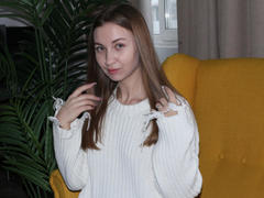 OliviaNash - female with brown hair webcam at LiveJasmin