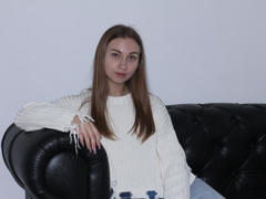 OliviaNash - female with brown hair webcam at LiveJasmin