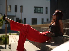 OliviaMuur - female with brown hair webcam at LiveJasmin