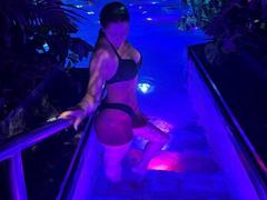 OliviaSwetty - female with brown hair webcam at xLoveCam