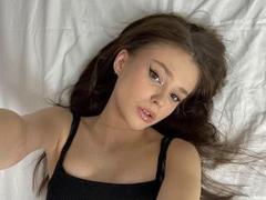OliviyaBackers - female with brown hair webcam at xLoveCam