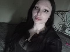 EvieMarylin - female with brown hair and  small tits webcam at xLoveCam